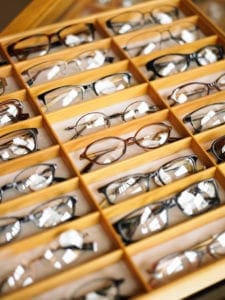 Display of eyeglass frames